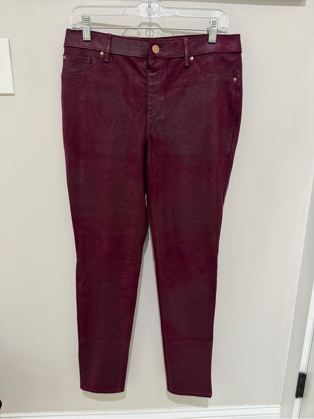 Chicos 0 Ultimate Fit Faux Suede Slim Pant Burgundy Skinny Flatters USA Size 6-8